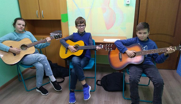 Студия игры на гитаре "Гитара-электрогитара". 5-я группа