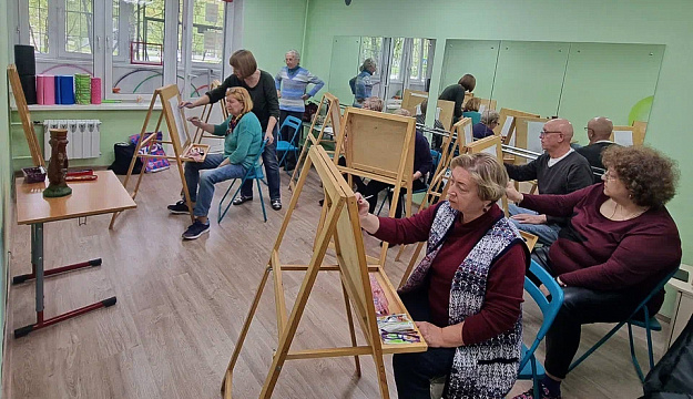 "Московское долголетие": изостудия "Рисование"