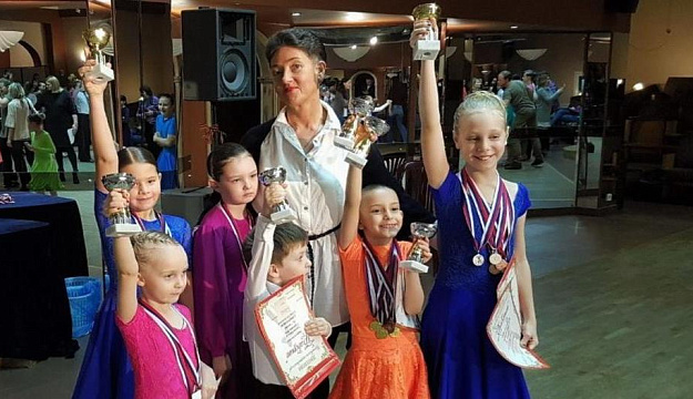Танцевальный спортивный клуб "Фаворит" (5-9 лет)